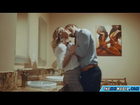 ❤️ Wenn eine vollbusige Blondine dich in einer öffentlichen Toilette verführt ❤❌ Porn video bei de.robosexshop.ru ❌️❤